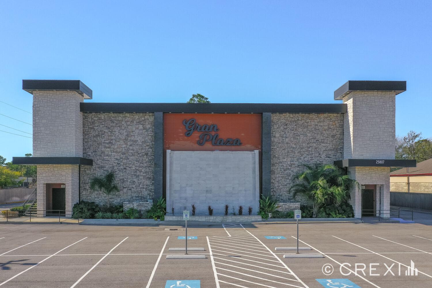 Exceptional Mixed Use Opportunity  Prime I-45 Frontage  17,000 SF Building